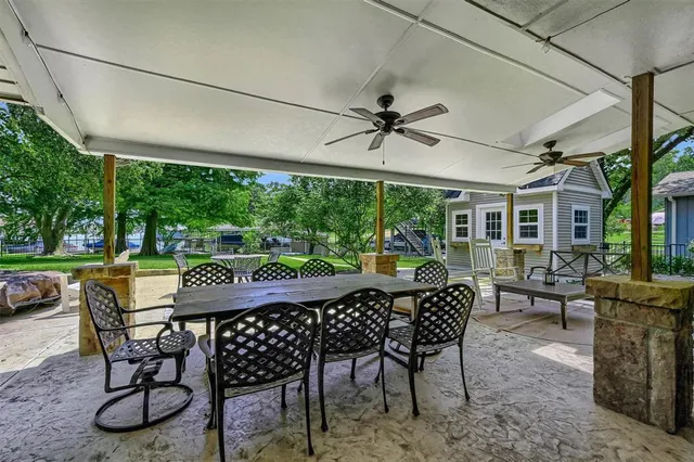 $830,000 | 203 Kiowa Drive West, Lake Kiowa, TX 76240