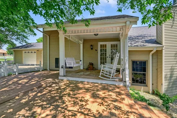 $790,000 | 203 Kiowa Drive West, Lake Kiowa, TX 76240
