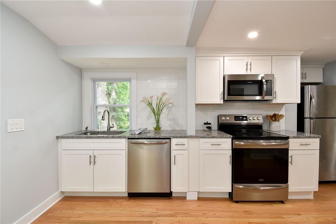 50 Loring Road Warwick, RI 02889 - Photo 9 of 48