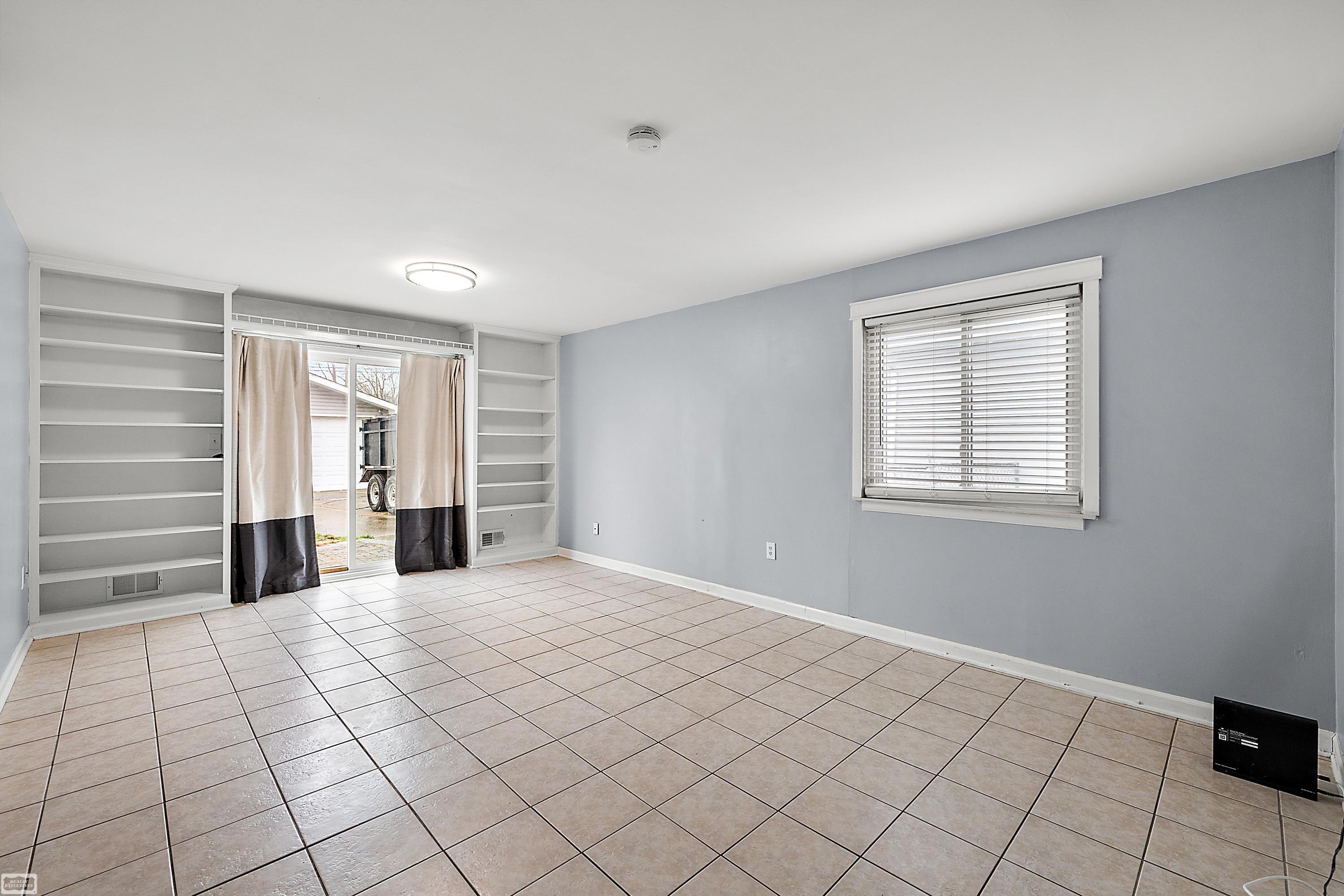 26082 Clear Street Harrison, MI 48045 - Photo 15 of 43