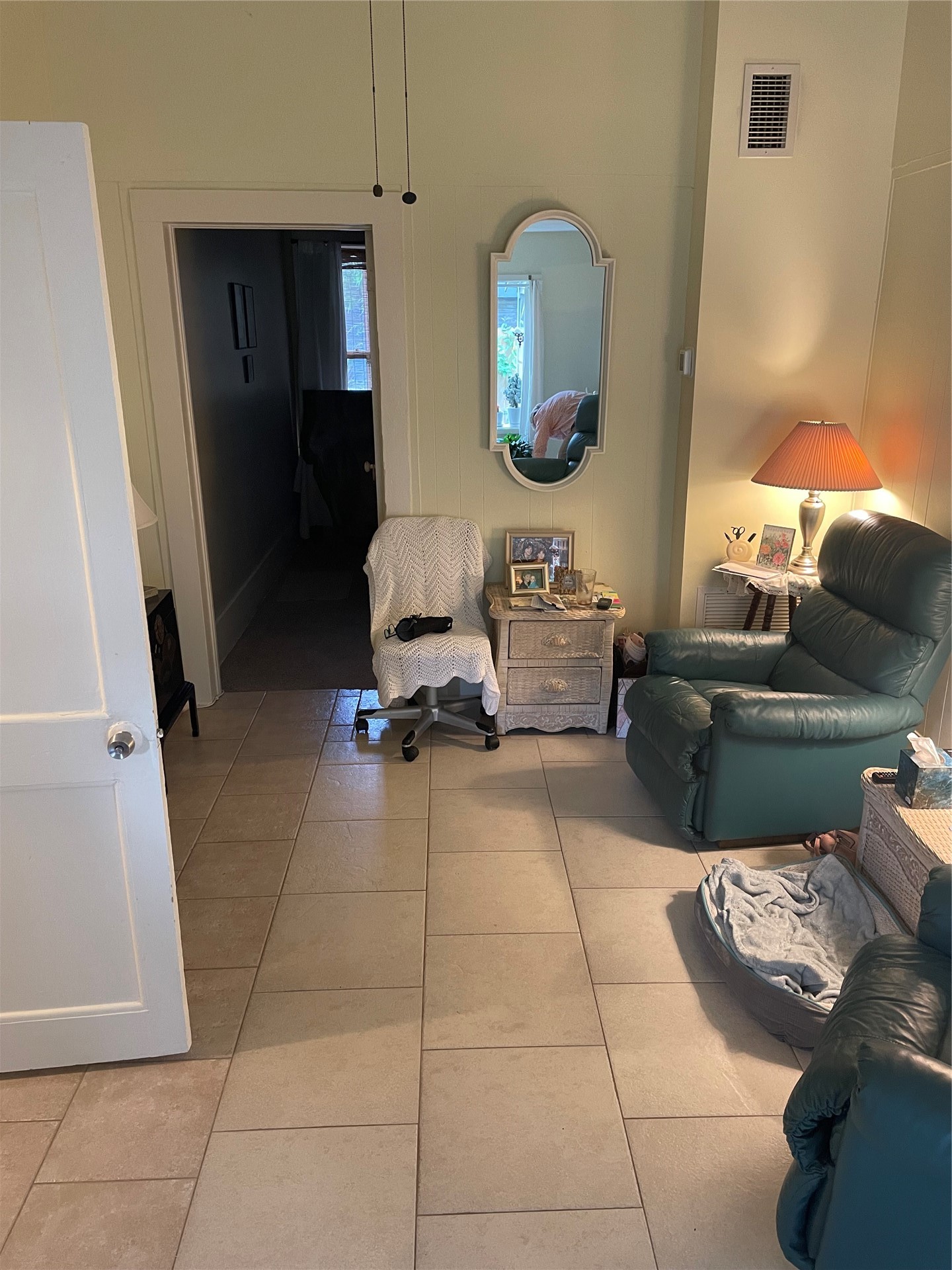 514 South 6th Street Fernandina Beach, FL 32034 - Photo 11 of 15 a living room with furniture and a mirror