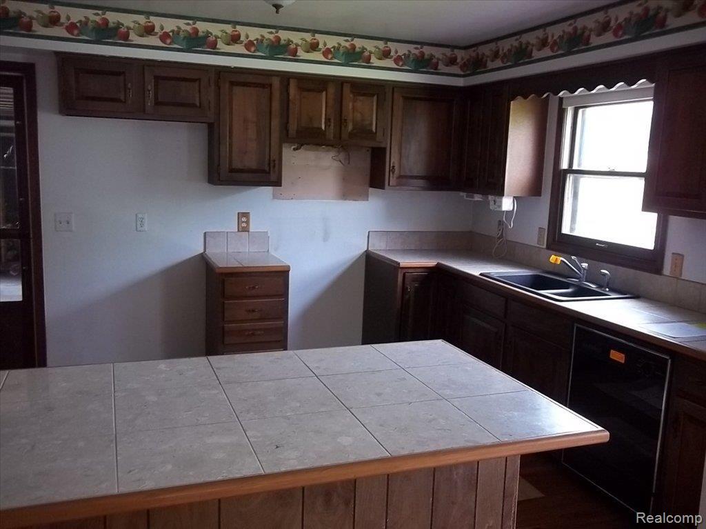3250 Listerman Road Howell, MI 48855 - Photo 2 of 18 Kitchen1