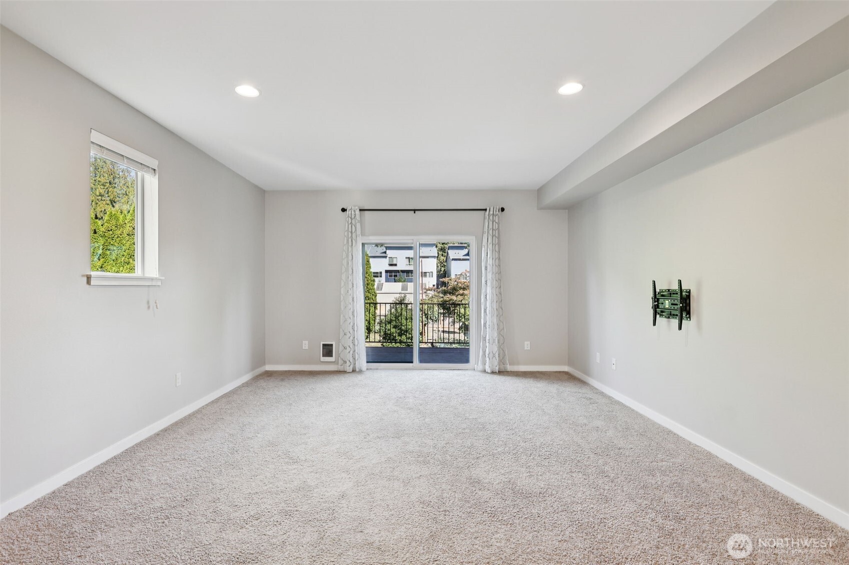19403 7th Avenue West, Unit C1 Lynnwood, WA 98036 - Photo 13 of 40 a view of an empty room with a window