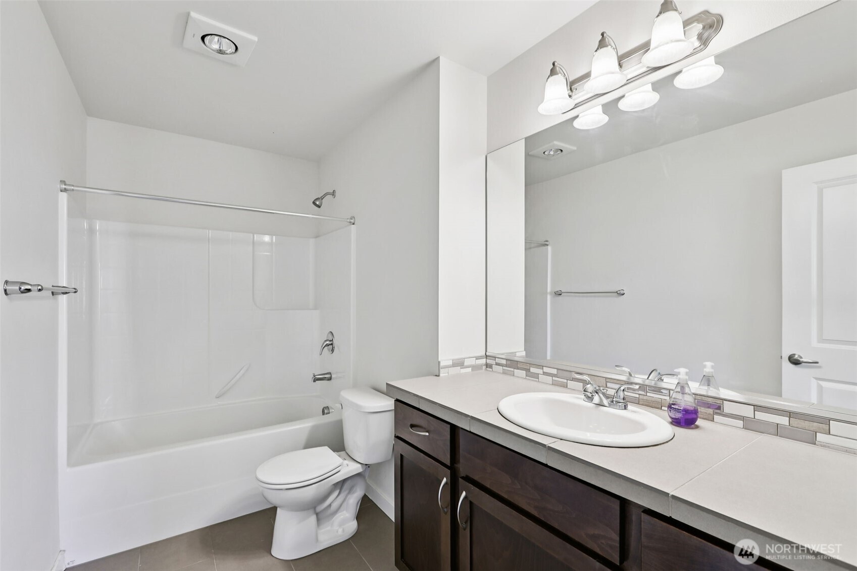 19403 7th Avenue West, Unit C1 Lynnwood, WA 98036 - Photo 27 of 40