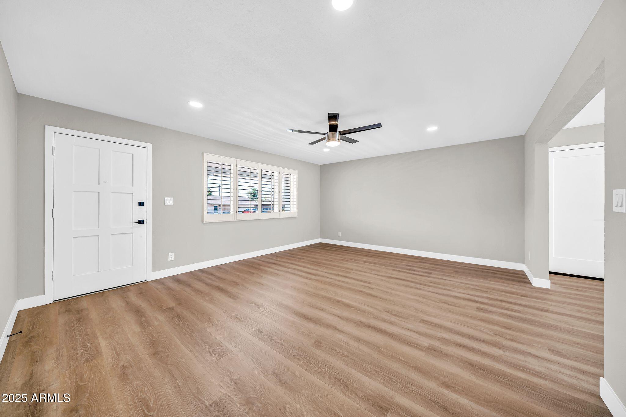 1214 East Butler Drive Phoenix, AZ 85020 - Photo 4 of 49 1214 E Butler Dr-6