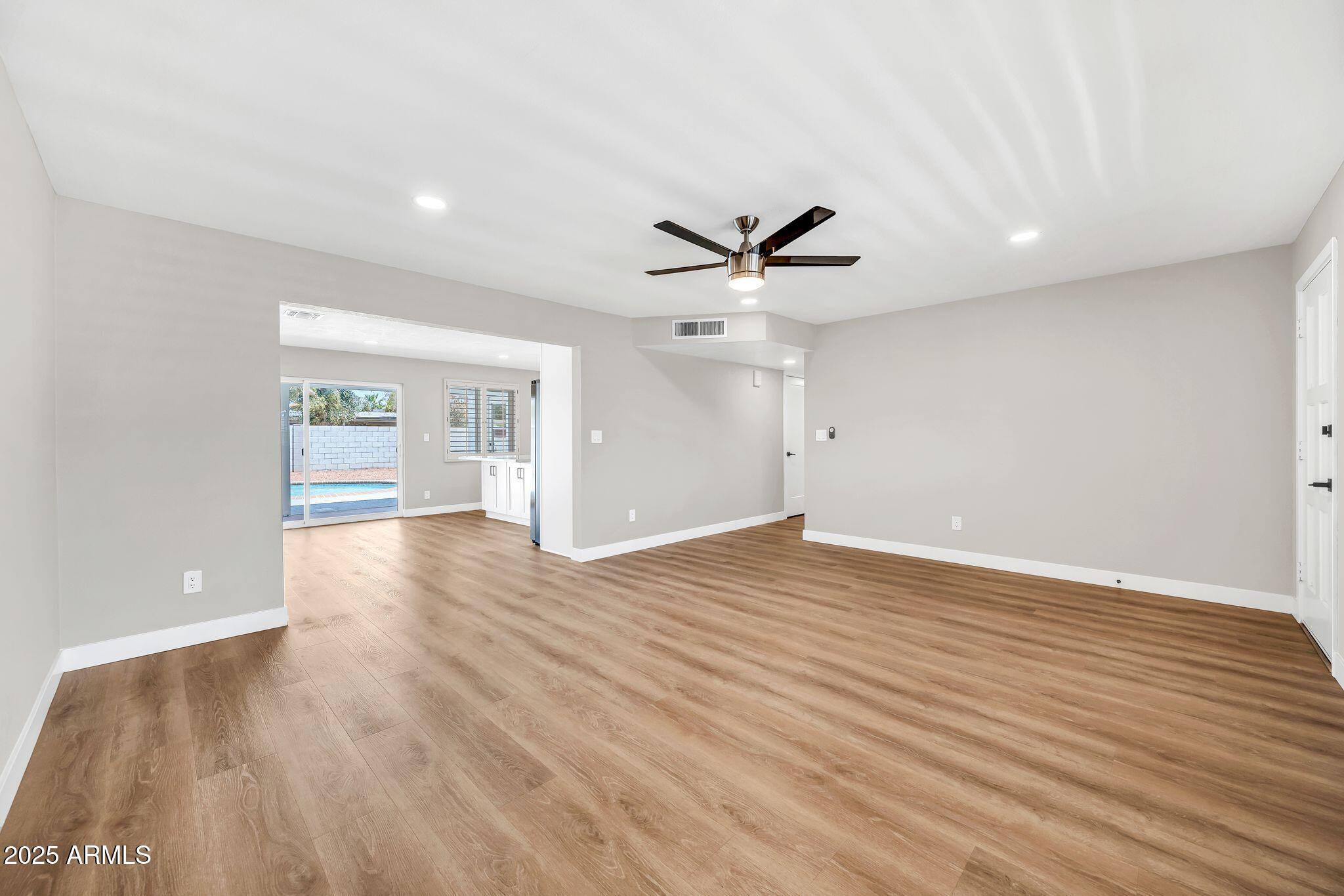 1214 East Butler Drive Phoenix, AZ 85020 - Photo 5 of 49 1214 E Butler Dr-8