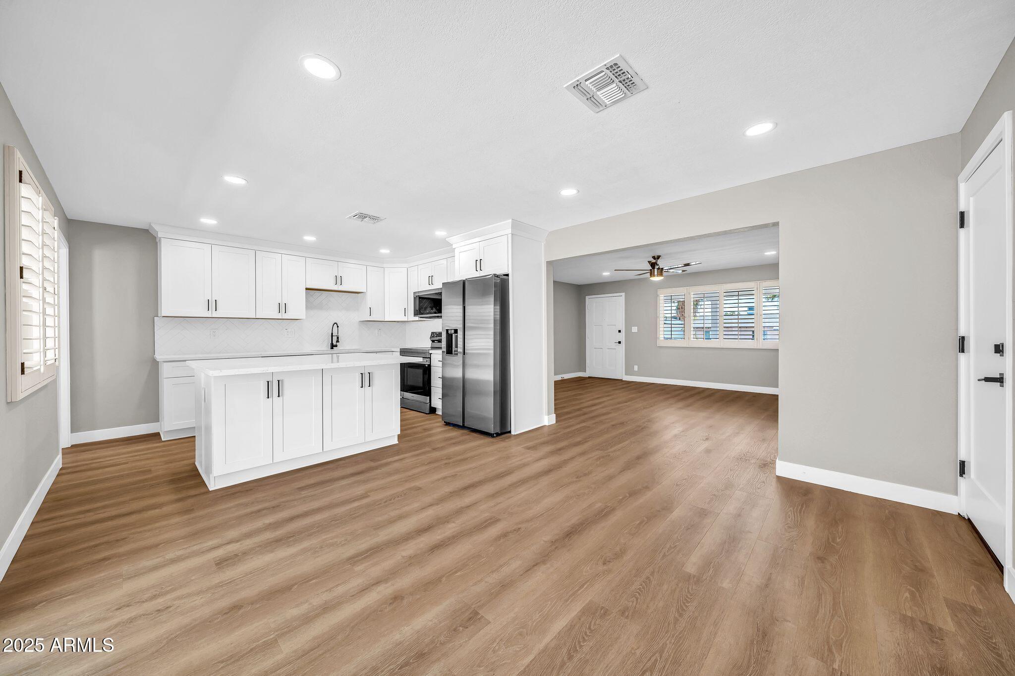 1214 East Butler Drive Phoenix, AZ 85020 - Photo 6 of 49 1214 E Butler Dr-15