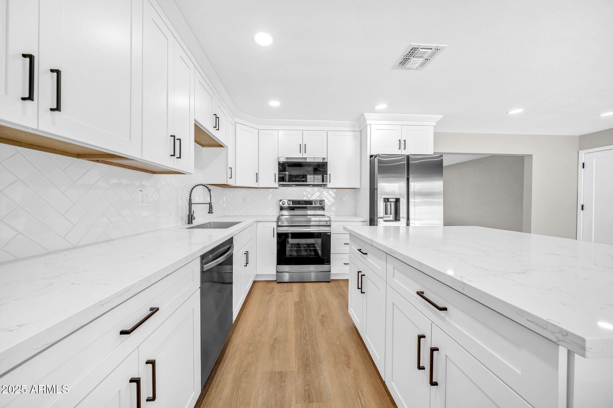 1214 East Butler Drive Phoenix, AZ 85020 - Photo 7 of 49 1214 E Butler Dr-14