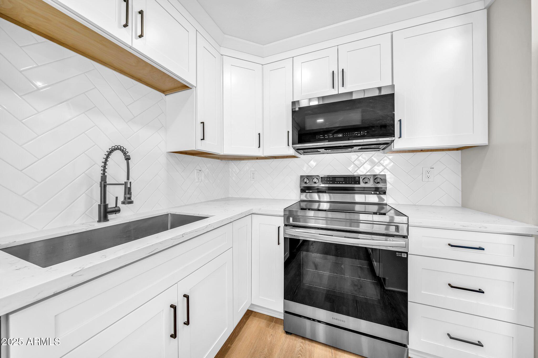 1214 East Butler Drive Phoenix, AZ 85020 - Photo 8 of 49 1214 E Butler Dr-13