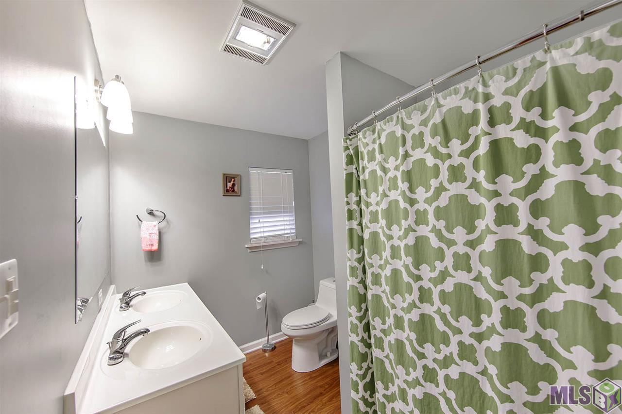 4257 Highway 1 Raceland, LA 70394 - Photo 11 of 12 Hall Bath