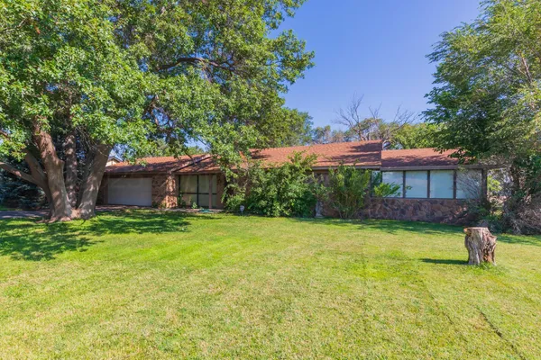 $319,900 | 410 Creekside Drive, Amarillo, TX 79124