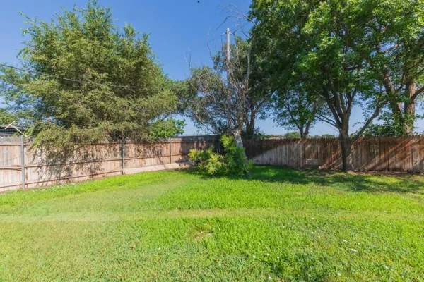$319,900 | 410 Creekside Drive, Amarillo, TX 79124