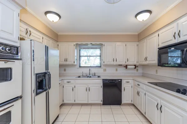 $319,900 | 410 Creekside Drive, Amarillo, TX 79124