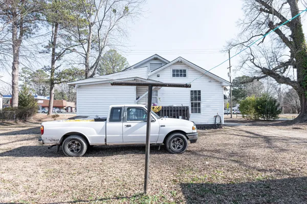 $230,000 | 807 North Pollock Street, Selma, NC 27576