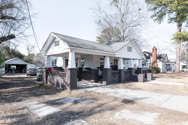 $230,000 | 807 North Pollock Street, Selma, NC 27576