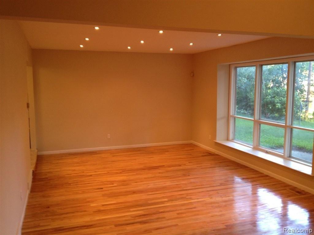21161 Andover Road Southfield, MI 48076 - Photo 9 of 23 IMG_0653.jpg