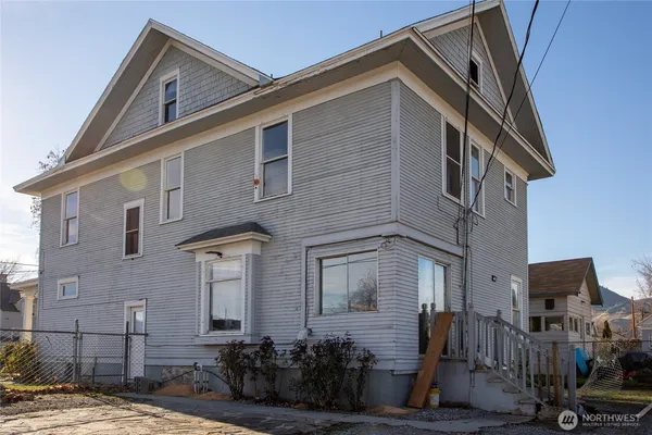 $440,000 | 412 Palouse Street, Wenatchee, WA 98801