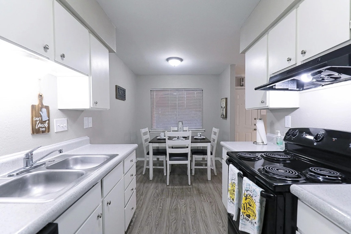 8100 North Mopac Expressway, Unit 5122 Austin, TX 78759 - Photo 16 of 28 a kitchen with a stove and a sink