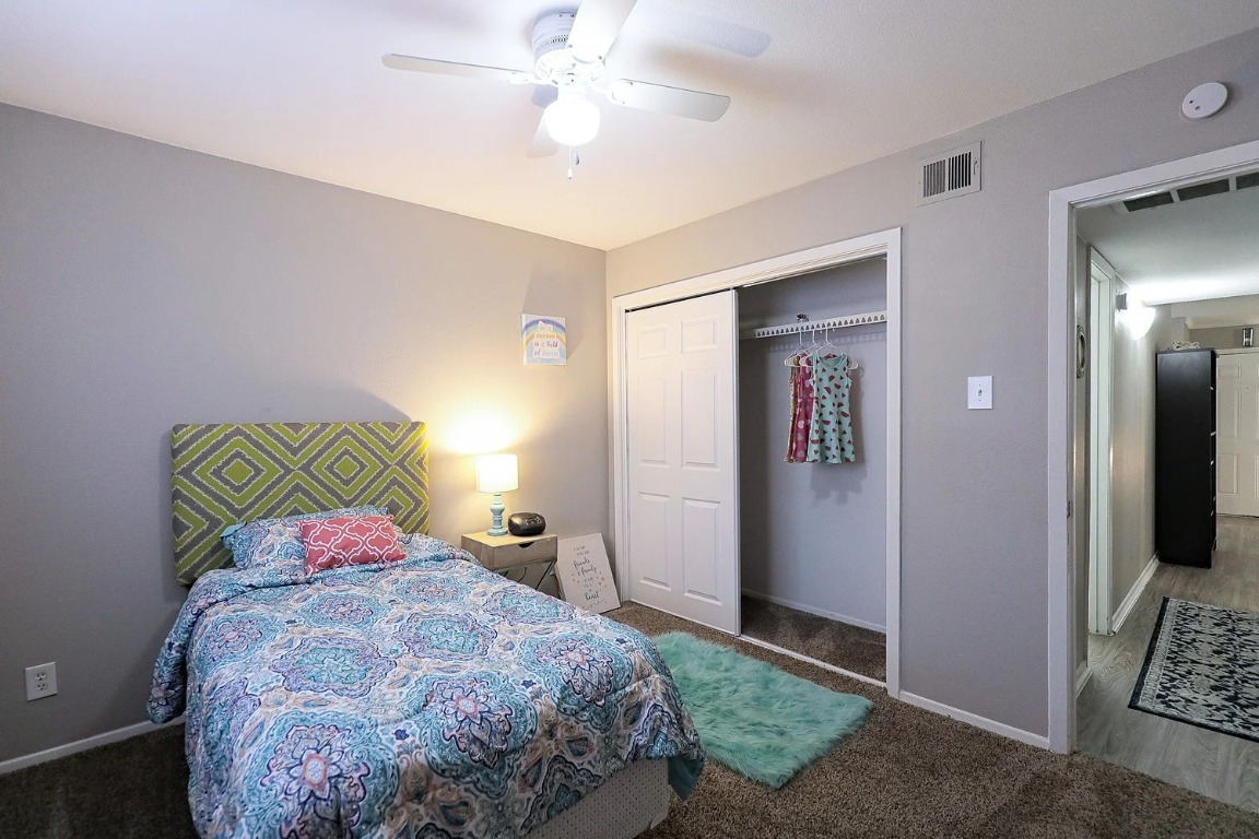 8100 North Mopac Expressway, Unit 5122 Austin, TX 78759 - Photo 22 of 28 a bedroom with a bed and a chandelier
