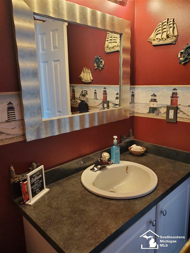 7836 Summerfield Road Lambertville, MI 48144 - Photo 10 of 27 HALF BATH MAIN LEVEL