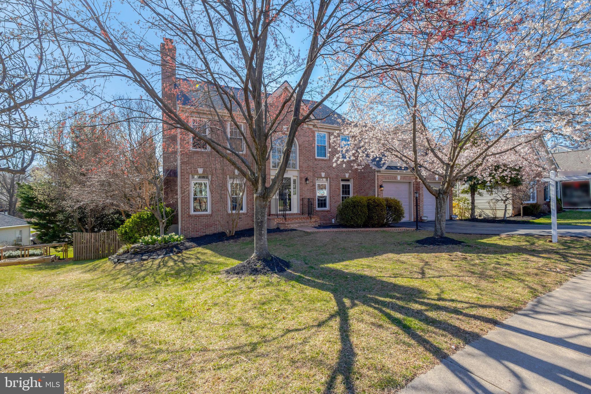 8497 Silverview Drive Lorton, VA 22079 - Photo 3 of 50 a view of a yard with a house