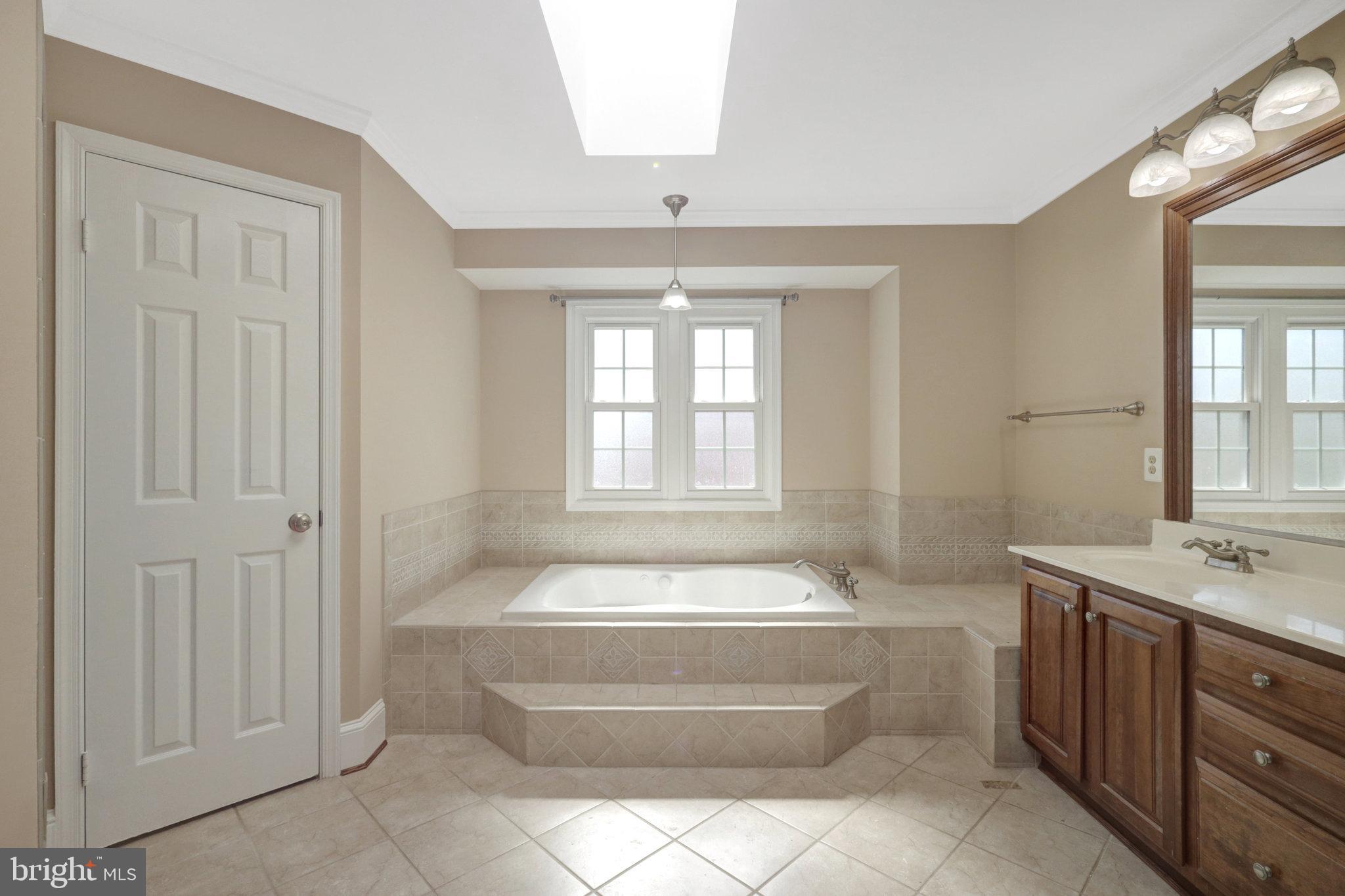8497 Silverview Drive Lorton, VA 22079 - Photo 33 of 50 a bathroom with a bathtub and sink