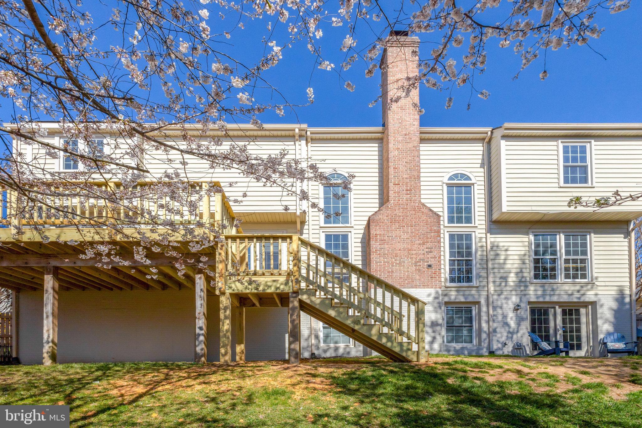 8497 Silverview Drive Lorton, VA 22079 - Photo 50 of 50 a view of a balcony with an outdoor space