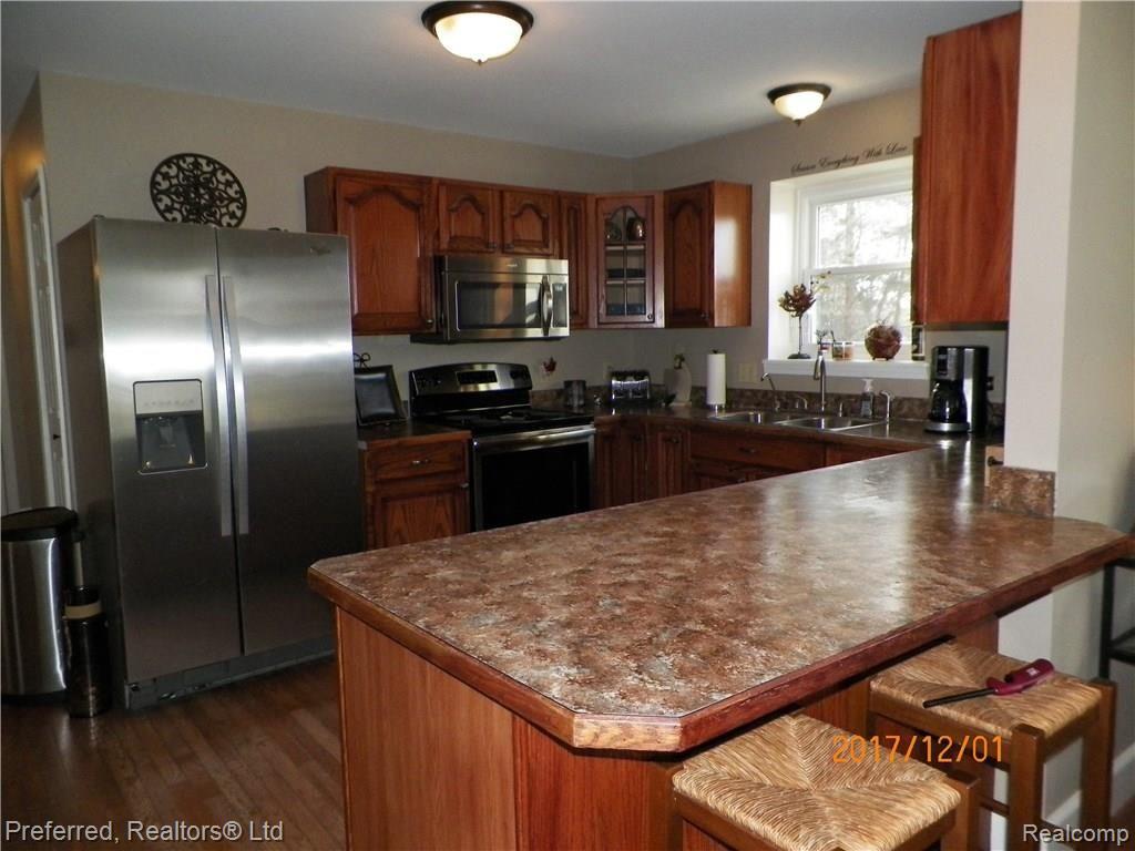 6595 Weed Road Plymouth, MI 48170 - Photo 13 of 42 Kitchen with snack bar!
