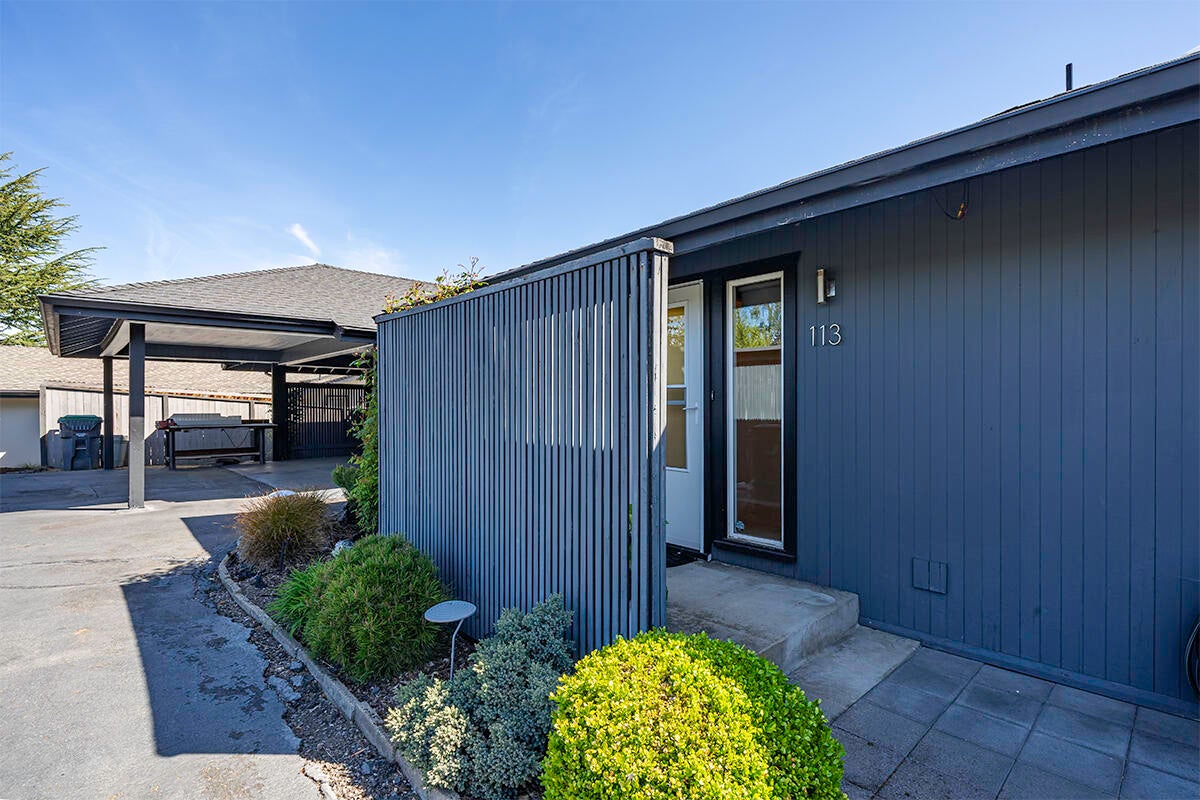 113 South Foothill Road Medford, OR 97504 - Photo 23 of 32 DSC07691-HDR-Edit