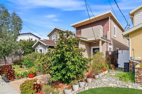 $4,495 | 6016 Fair Avenue, North Hollywood, CA 91606