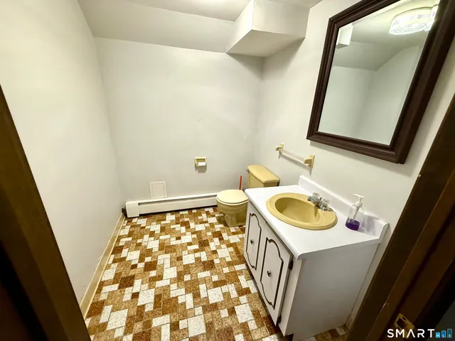 $2,900 | 27 White Oak Road, Shelton, CT 06484