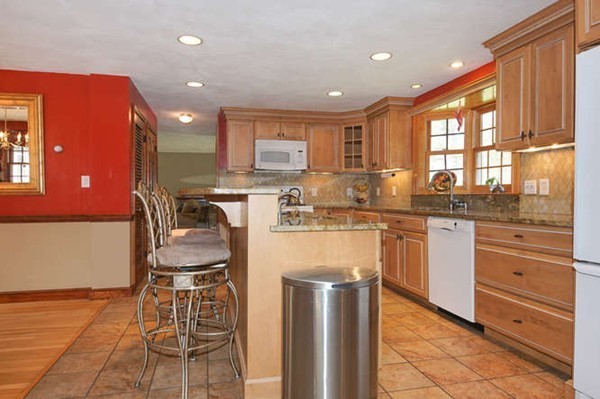 125 Lincoln Road Walpole, MA 02081 - Photo 3 of 26 Gallery Image 3