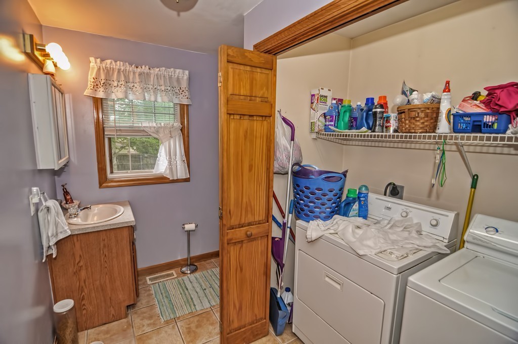 477 Dickinson Street Fall River, MA 02721 - Photo 23 of 28 Gallery Image 23