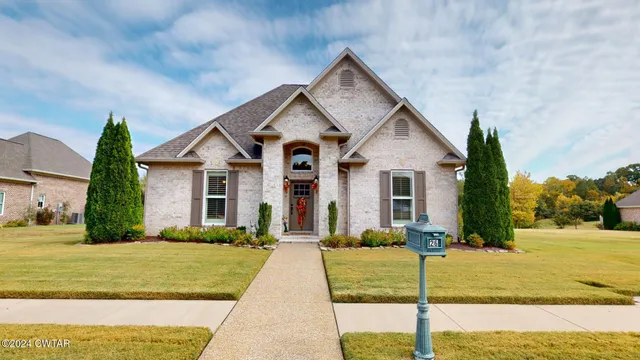 $495,000 | 26 Hampton Place, Dyersburg, TN 38024