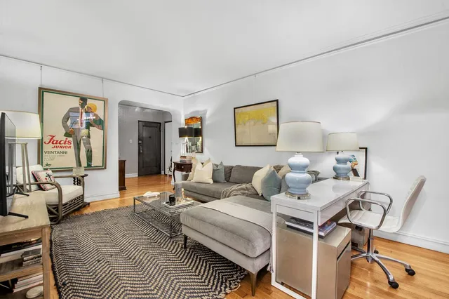 $499,000 | 222 East 35th Street, Unit 1E | Murray Hill