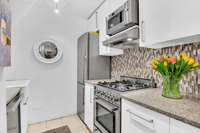 $499,000 | 222 East 35th Street, Unit 1E | Murray Hill