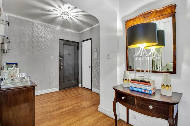 $499,000 | 222 East 35th Street, Unit 1E | Murray Hill