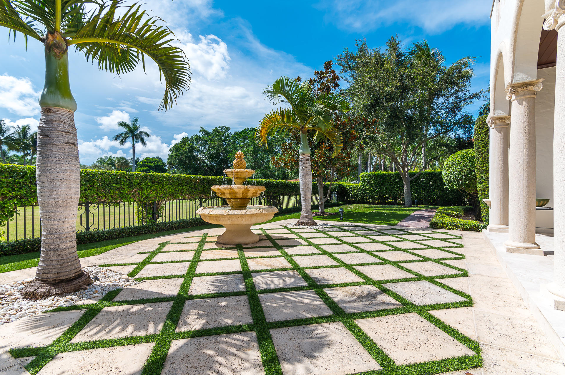 1241 Royal Palm Way Boca Raton, FL 33432 - Photo 28 of 48 Fountain