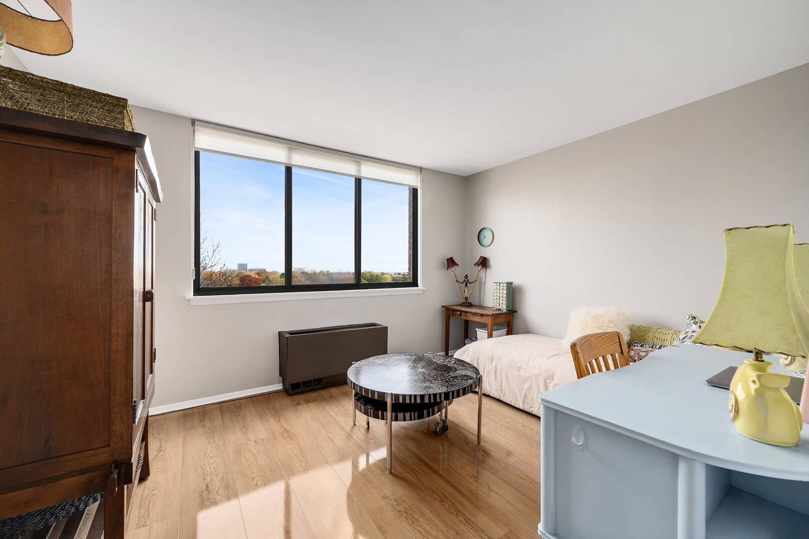 2000 St Regis Drive, Unit 6B Lombard, IL 60148 - Photo 18 of 32 a living room with furniture and a wooden floor