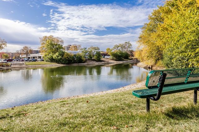 2000 St Regis Drive, Unit 6B Lombard, IL 60148 - Photo 27 of 32 a view of a lake with a yard