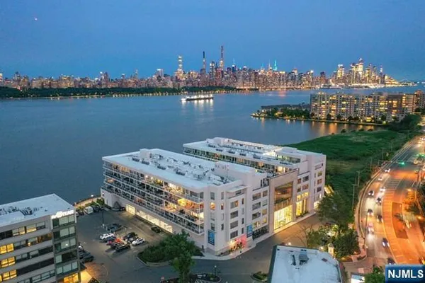 $6,800 | 3 Somerset Lane, Unit 608, Edgewater, NJ 07020