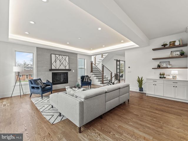 $2,350,000 | 6706 Lumsden Street, McLean, VA 22101