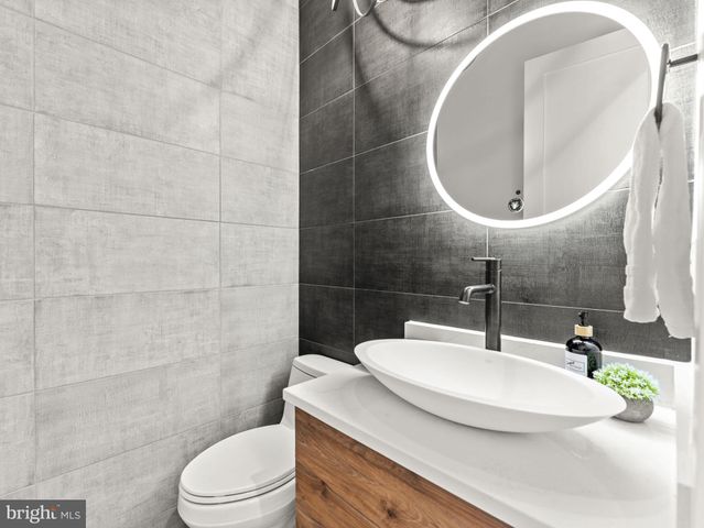 $2,350,000 | 6706 Lumsden Street, McLean, VA 22101