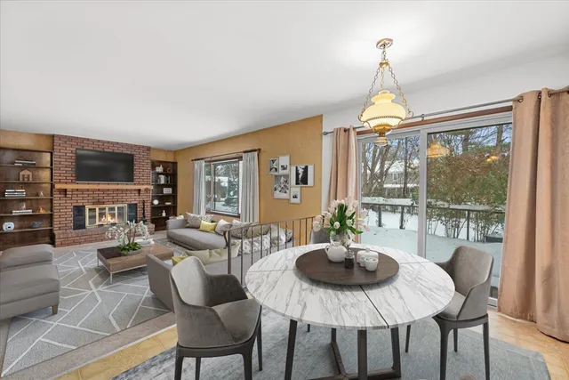 $450,000 | 315 Leeds Court, Naperville, IL 60565