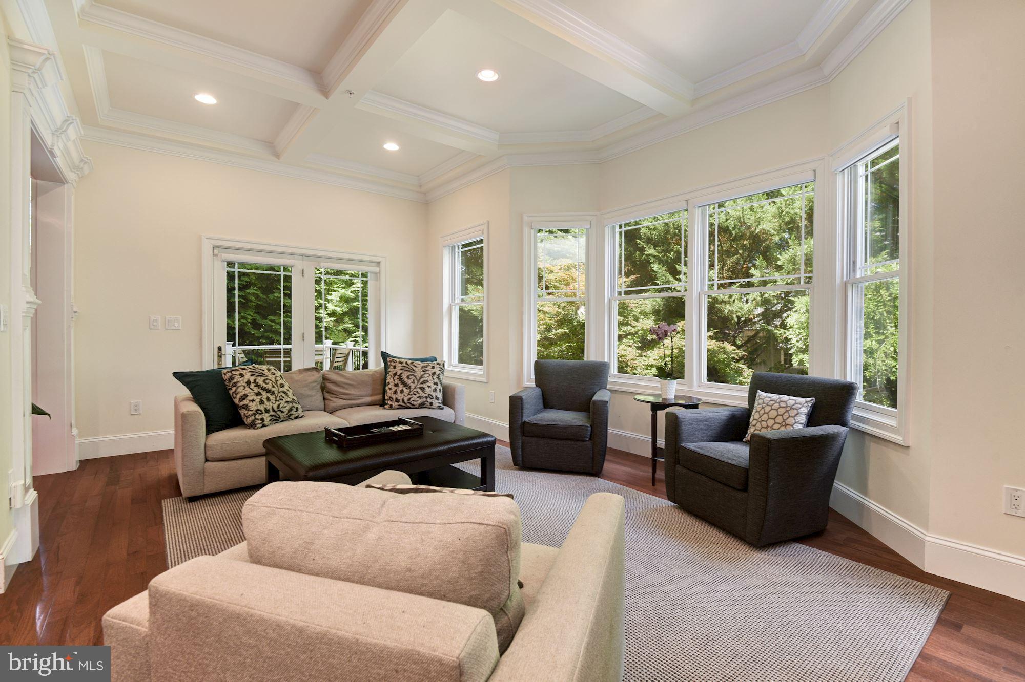 5316 Yorktown Road Bethesda, MD 20816 - Photo 13 of 43 Family Room w Door to Deck