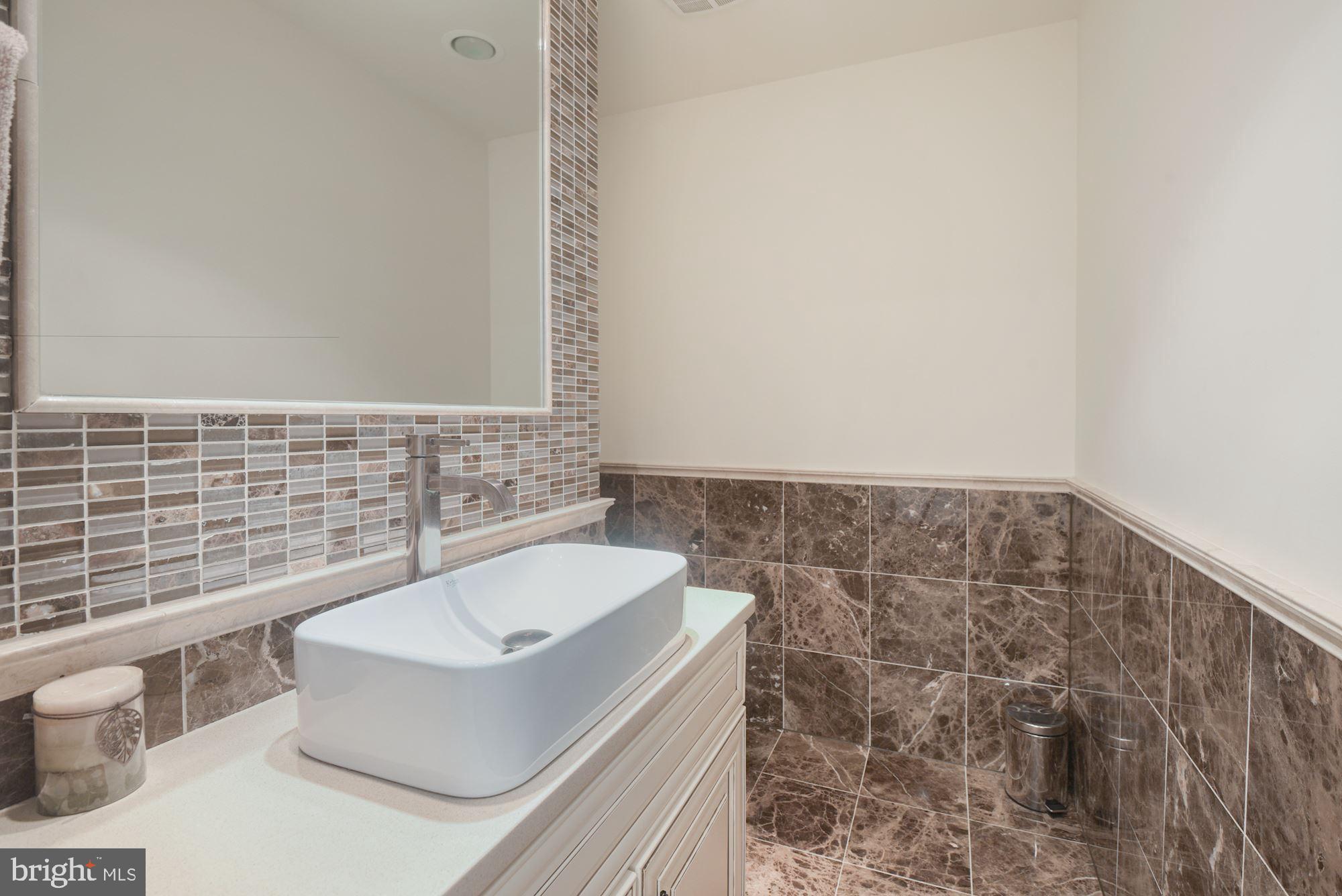 5316 Yorktown Road Bethesda, MD 20816 - Photo 17 of 43 Powder Room