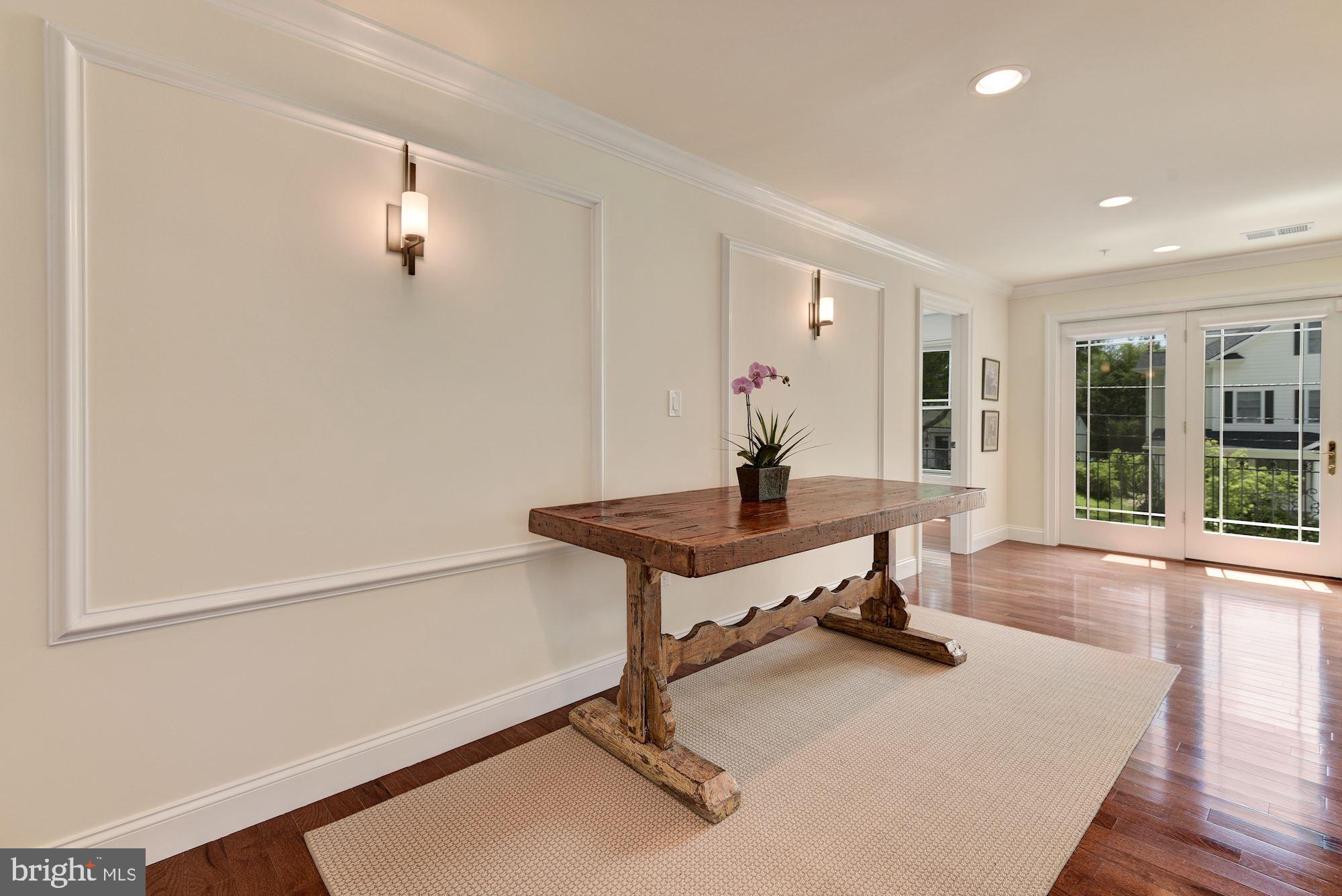 5316 Yorktown Road Bethesda, MD 20816 - Photo 20 of 43 2nd Level Wide Hallway