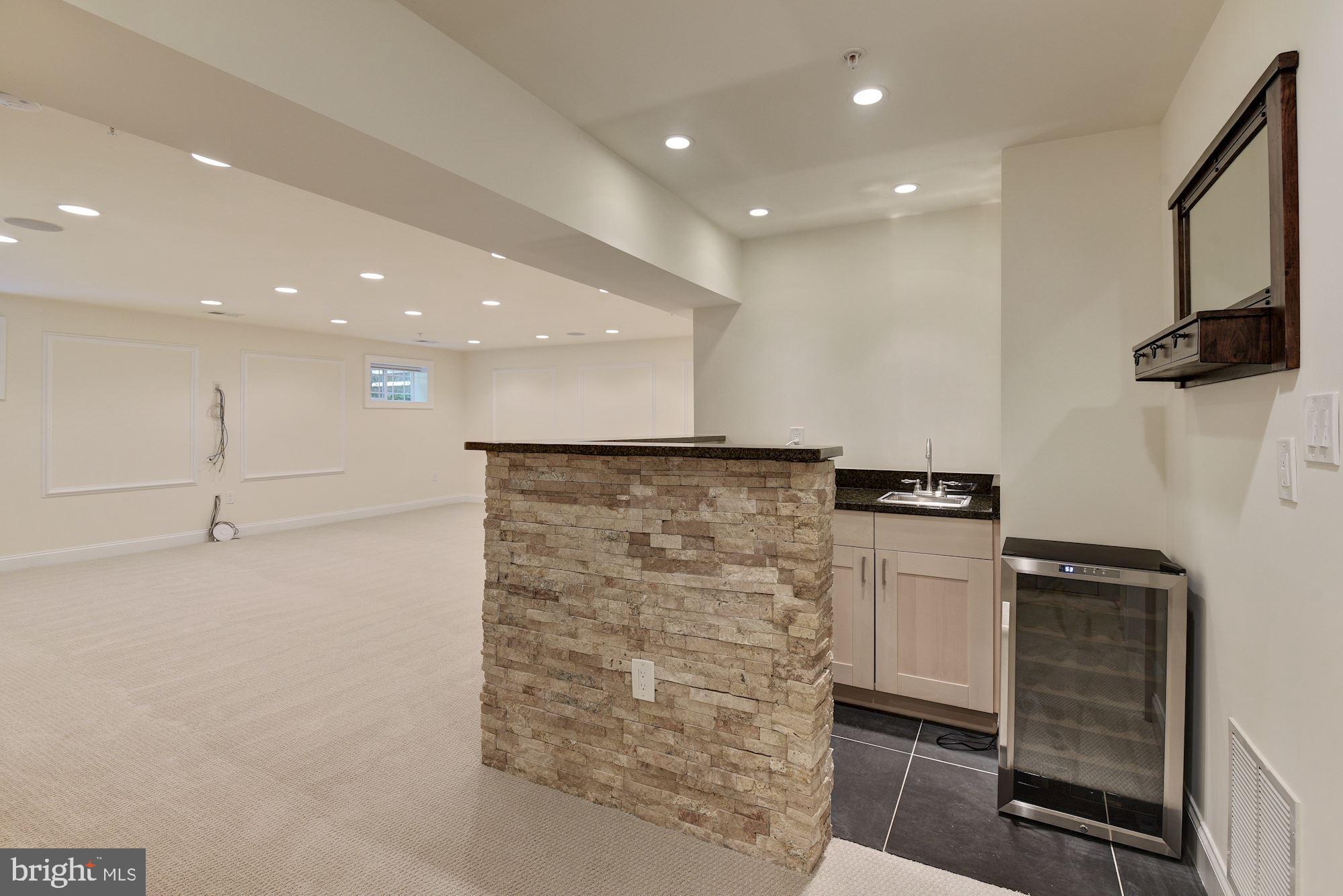 5316 Yorktown Road Bethesda, MD 20816 - Photo 32 of 43 Bar