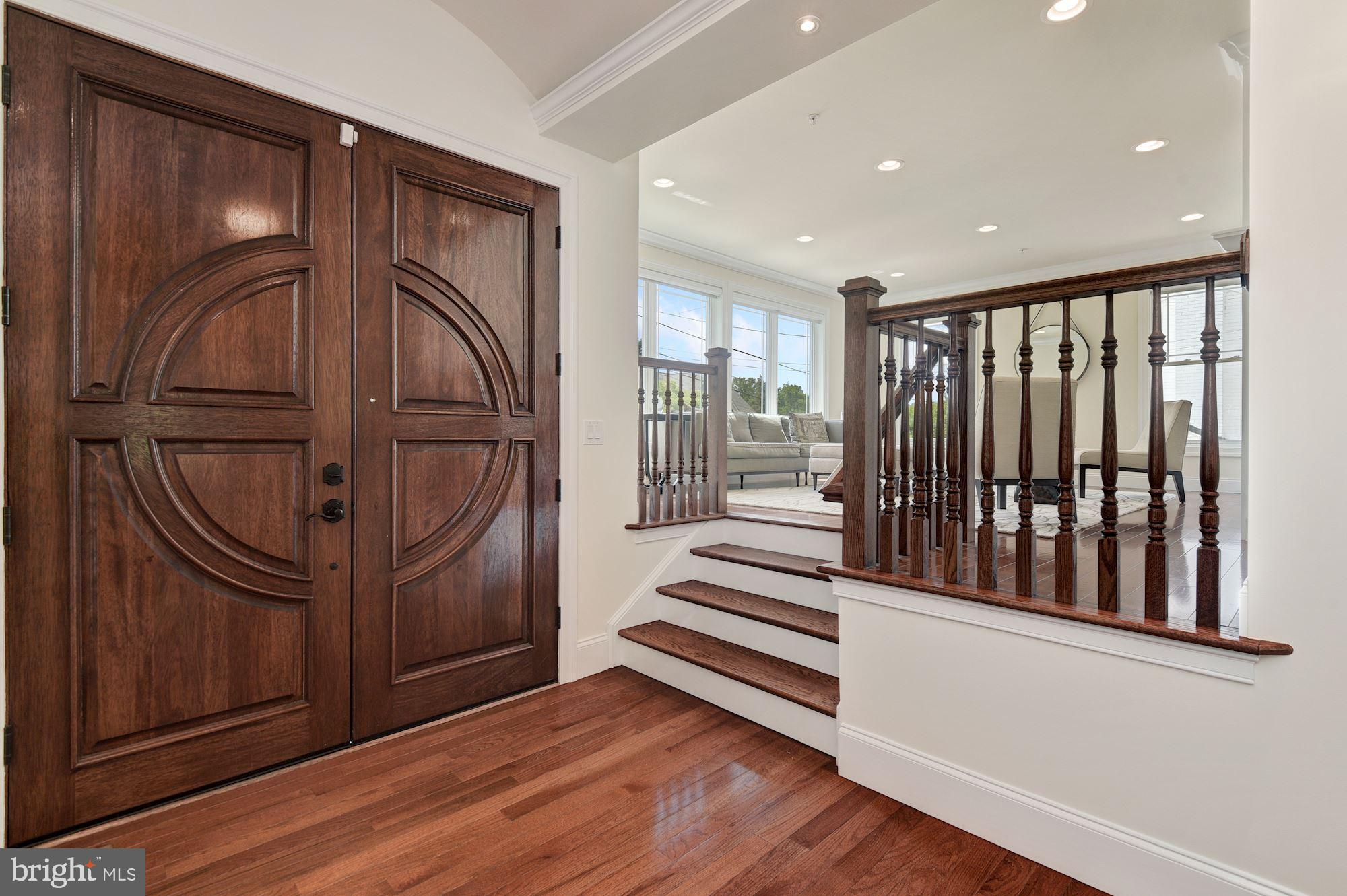 5316 Yorktown Road Bethesda, MD 20816 - Photo 5 of 43 Foyer
