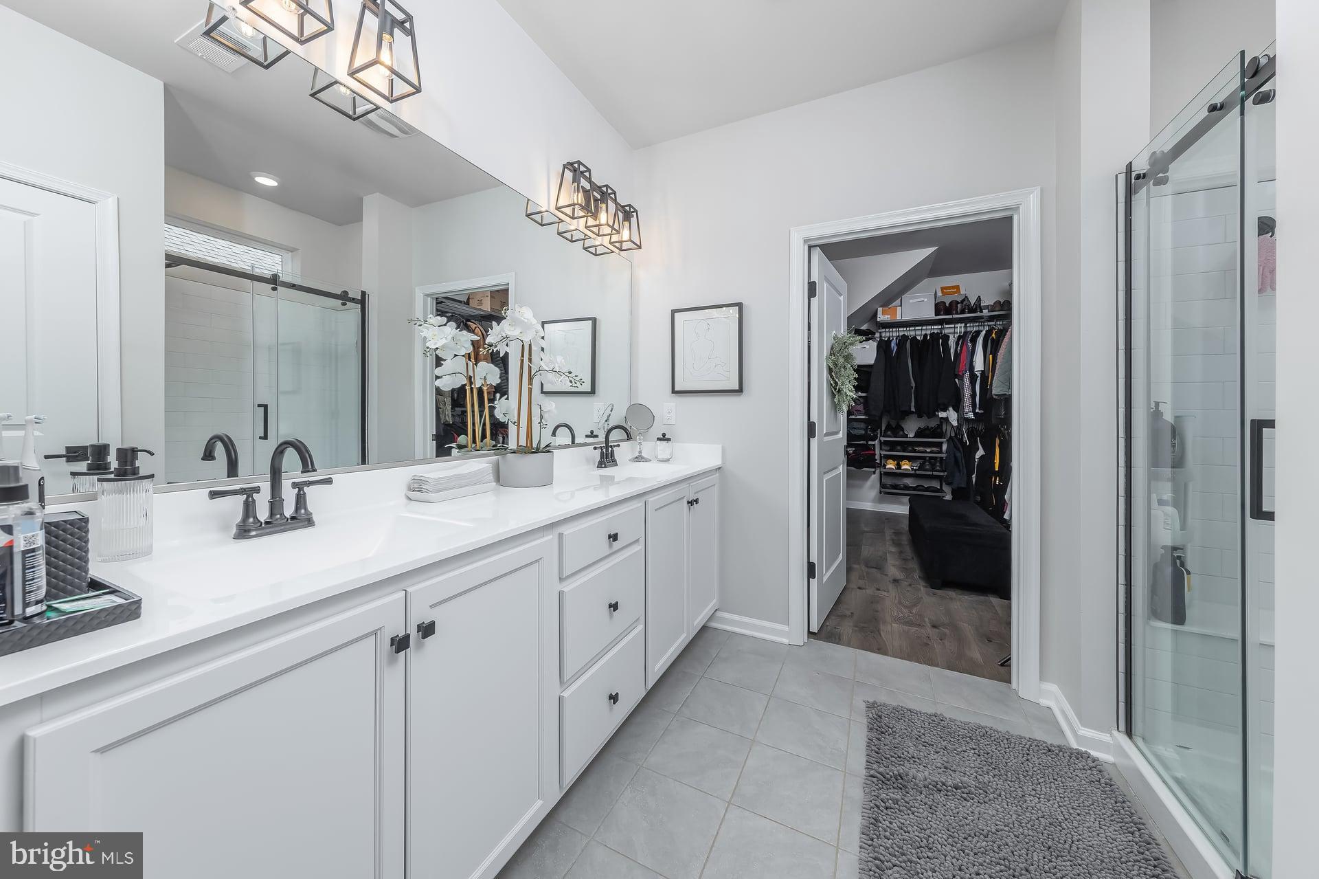 44 Walton Way Delanco, NJ 08075 - Photo 11 of 26 Primary Bath